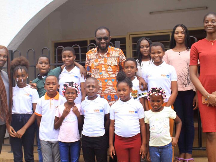 Atelier Acteur d’Abidjan, la section benjamin formée aux techniques de pose de voix off.