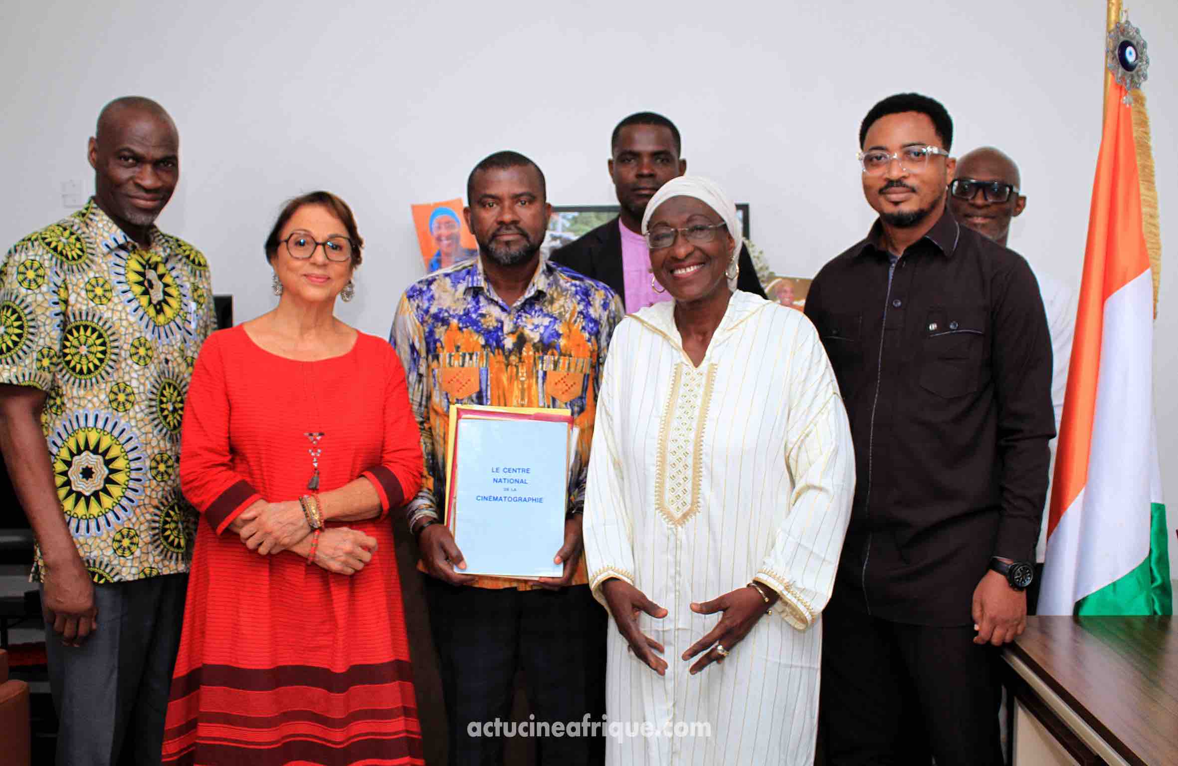Cinéma / La bibliothèque cinématographique de Henri DUPARC sera reversée à la direction du patrimoine cinématographique de Côte d&rsquo;Ivoire Cinéma (ex ONACCI)