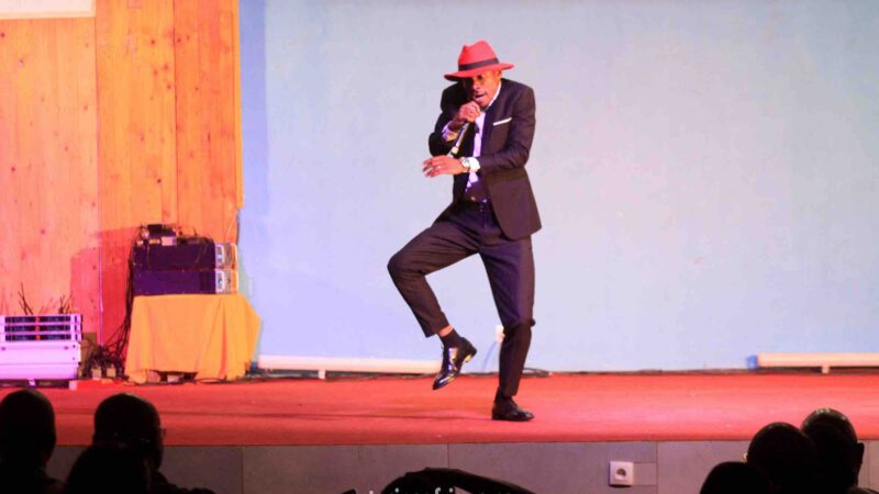 Humour / Tozolo enflamme de rires, l’espace IYF avec son spectacle « la ripologie »